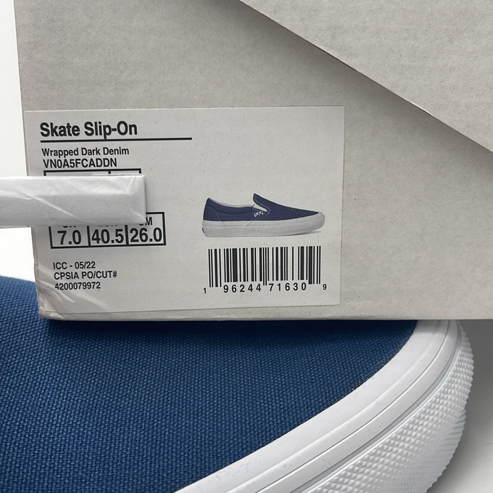 Vans WMNS Skate Slip-On Wrapped Dark Denim
VN0A5FCADDN
Sneakers - Picture 16 of 16